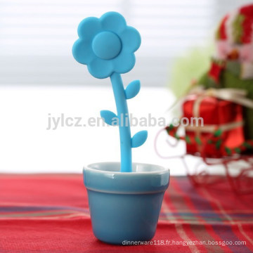 Tamis en gros de thé de silicone de fleur promotionnelle avec le pot en céramique en ordre